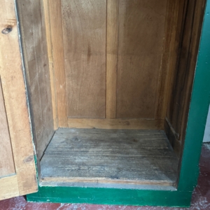 Mueble vintage verde