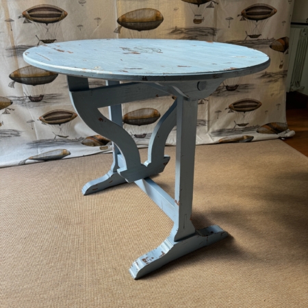 Vigneron table