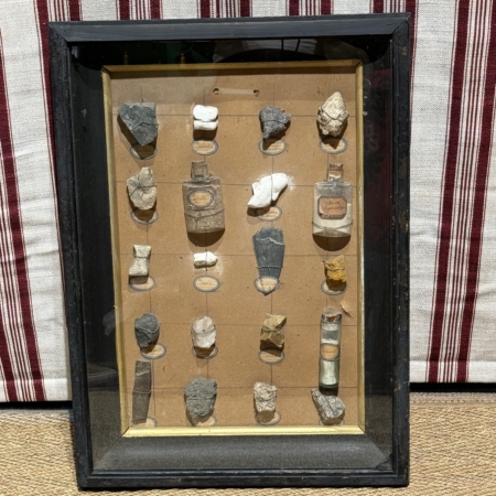 Cuadro de piedras y minerales francés
