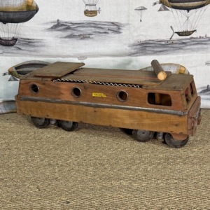 locomotora antigua de madera
