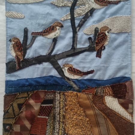 Cuadro textil con vasijas vintage bordadas