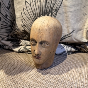 millinery head suiza madera 1890