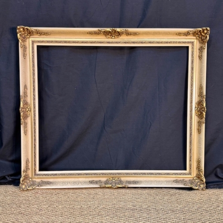 marco decorativo clásico 56,5x66 cm